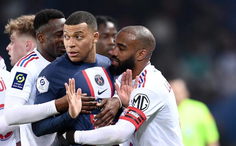 All against Mbappé, the war is on