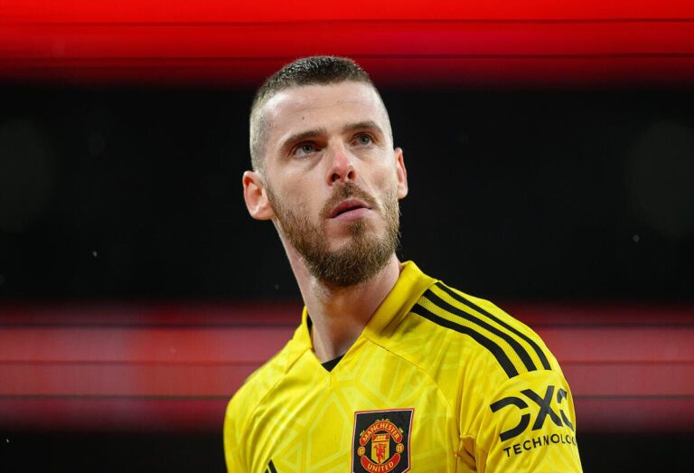 David de Gea sucks, Manchester United asked to fire him