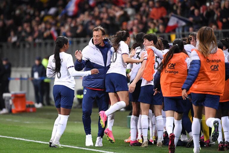 TV ‍: France Télévisions and M6 offer themselves the French women's team