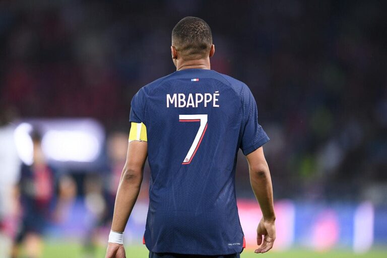 Mbappé comes out of silence, he stays a year at PSG ‍!