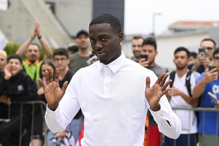 Timothy Weah signs for Juventus for 12M