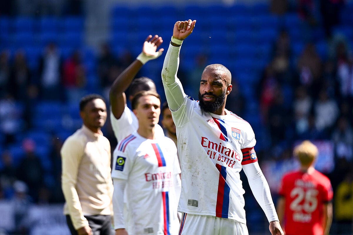 OL weighed down by its supporters, Lacazette makes a confession