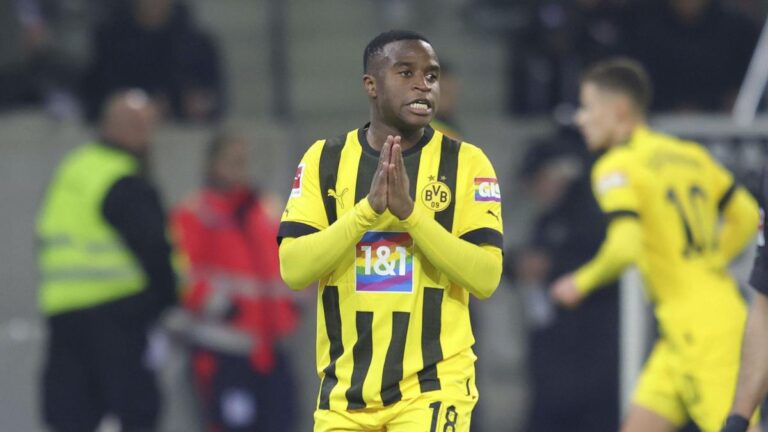 Borussia Dortmund: Youssoufa Moukoko is at a crossroads
