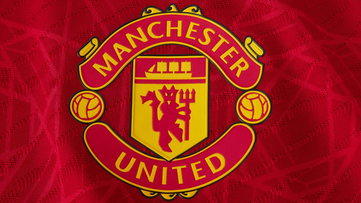 Manchester United offers an XXL extension with adidas