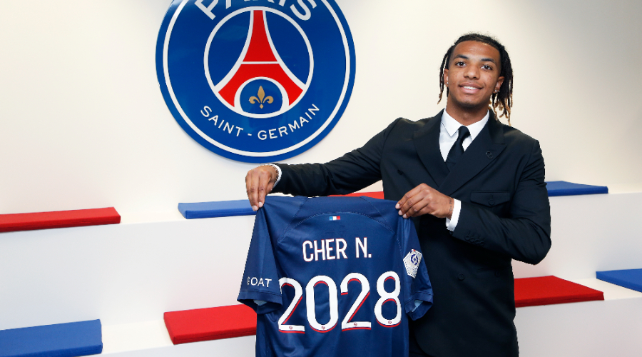 PSG formalizes its sixth recruit!