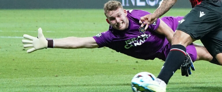 Bayern: Peretz, it's signed