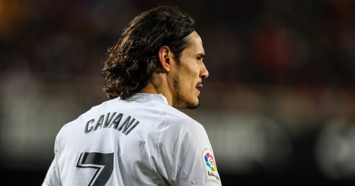 Cavani plays it like Maradona