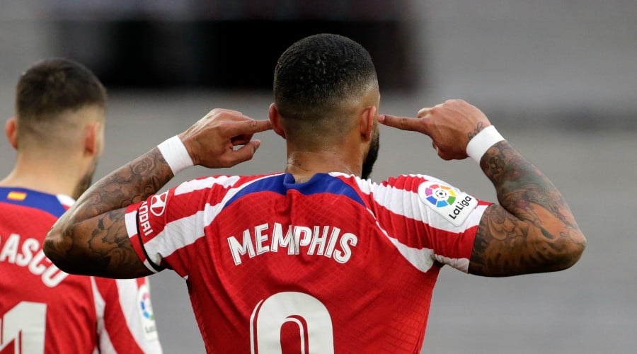 Depay puts Atlético in orbit (video)