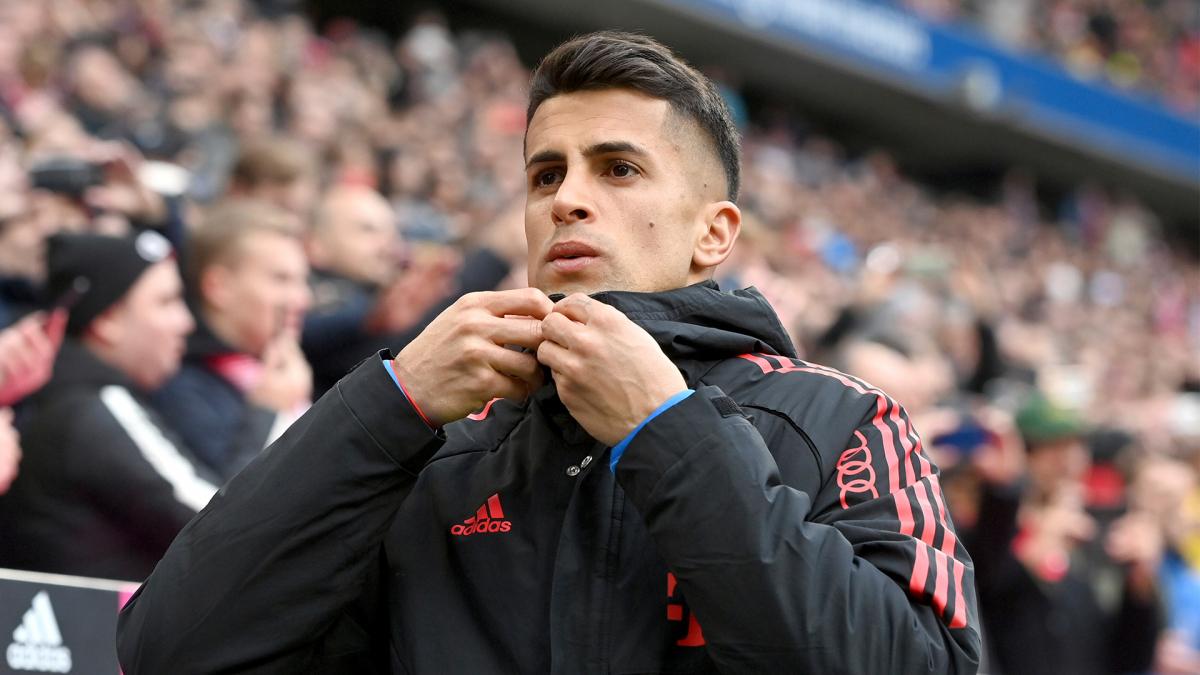 João Cancelo is very close to FC Barcelona!