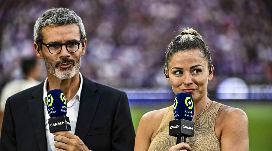 Laure Boulleau ridiculed live