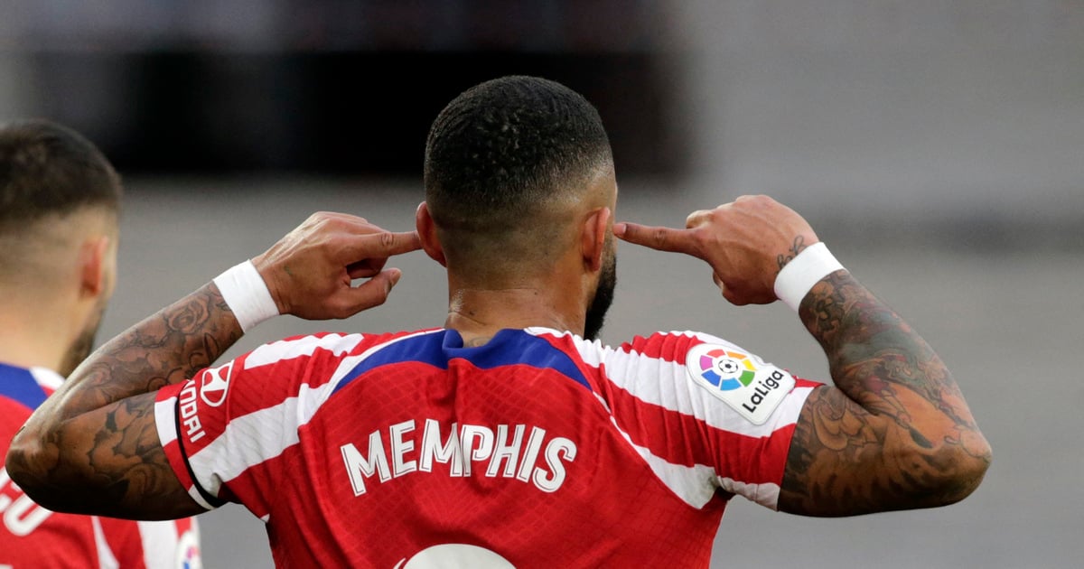 Memphis Depay shows he's not daunted by Messi's shadow