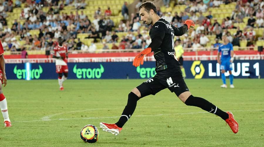 OM: Clauss defends Pau Lopez