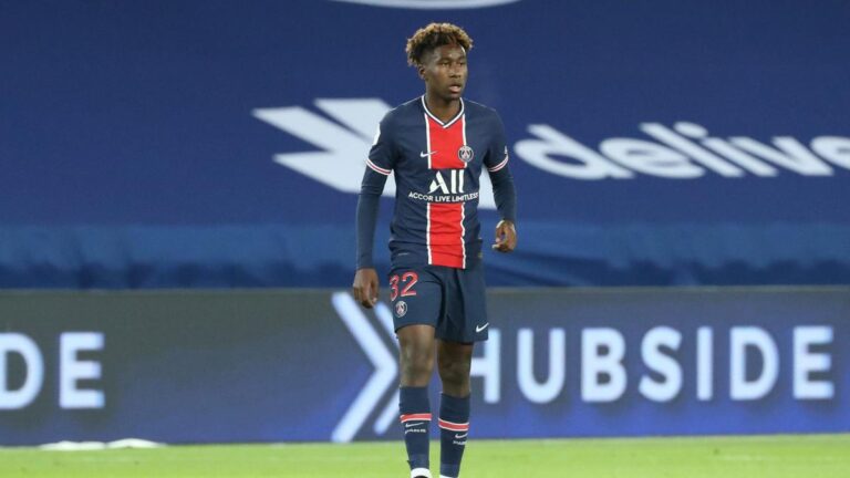 PSG negotiate with Eintracht for Timothée Pembélé