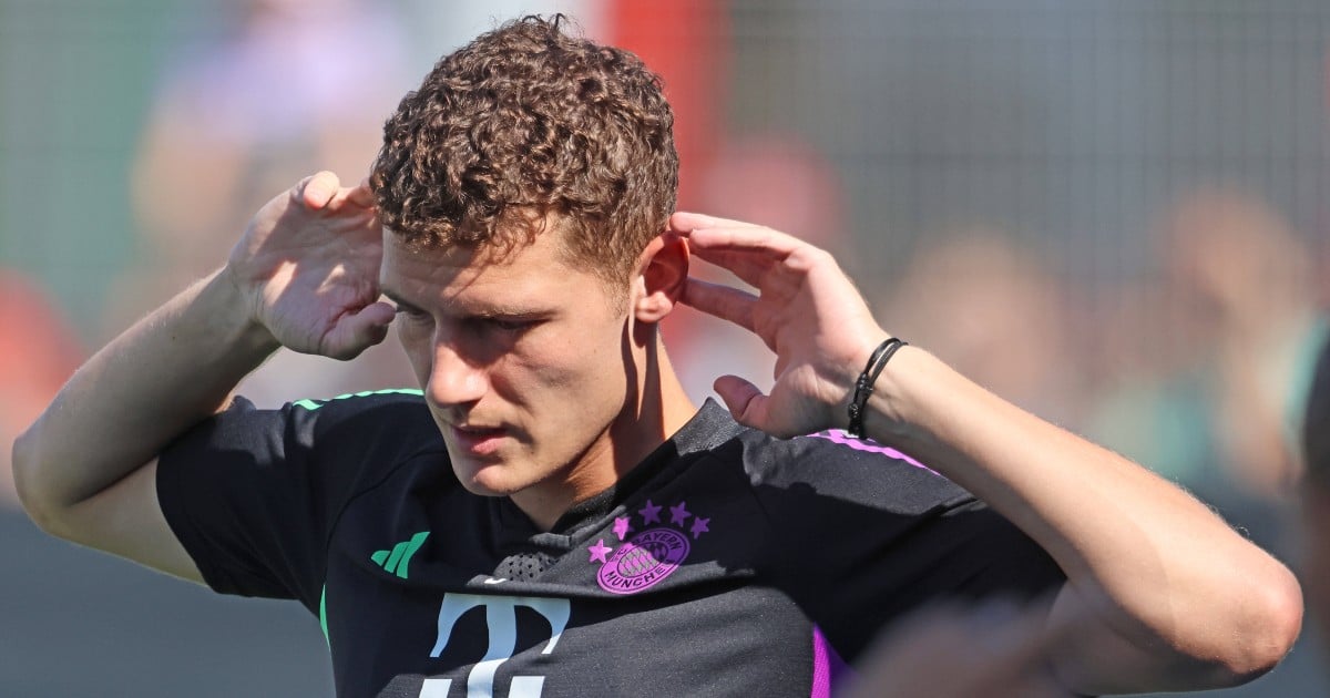 Pavard plants the picket line