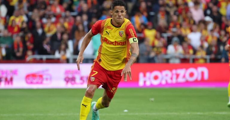 RC Lens lose in Manchester despite Sotoca