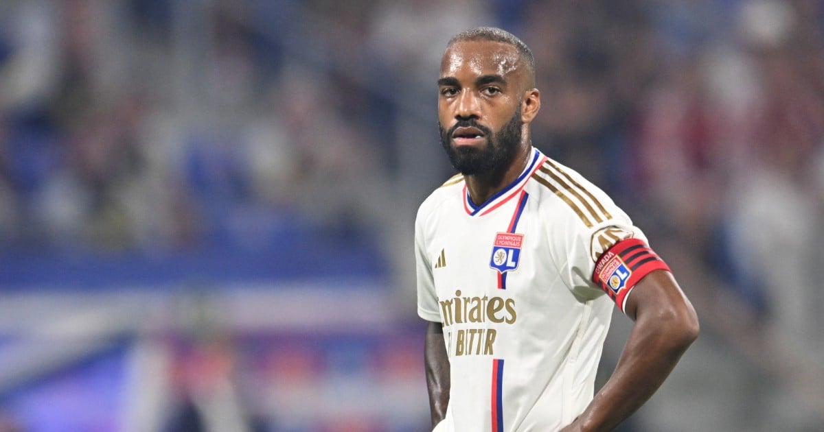 OL: big anger from Lacazette