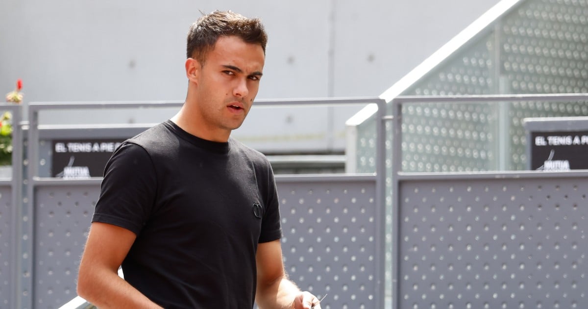 Official: Sergio Reguilon arrives at MU!