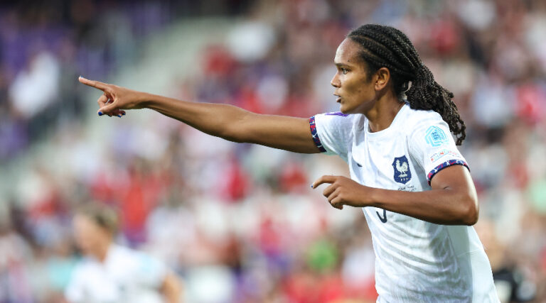 The Blues say thank you to Wendie Renard