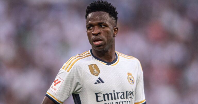 Clasico: Vinicius defended by Real players