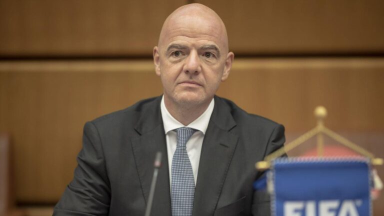 Gianni Infantino supports Luis Diaz