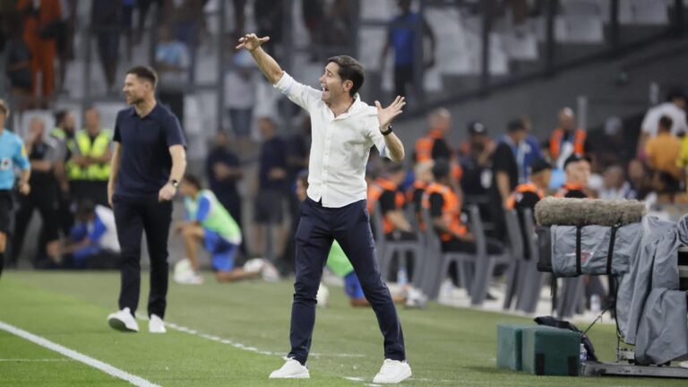 Marcelino bows to PSG