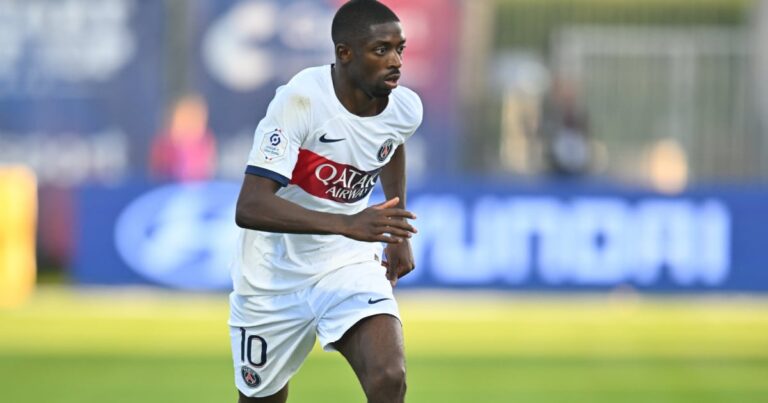 PSG, Ousmane Dembélé defended by a teammate