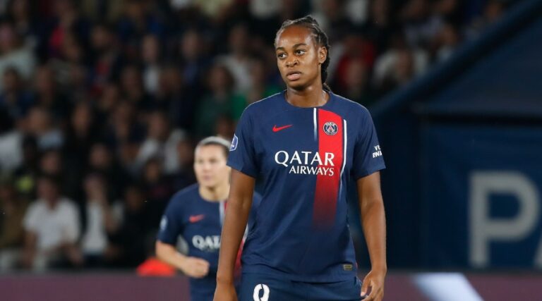 Women's PSG attacked in the middle of a match!