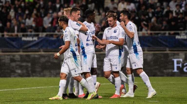 Auxerre and Guingamp go through forceps