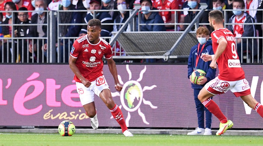 Brest moves forward again, Metz pushes Lorient