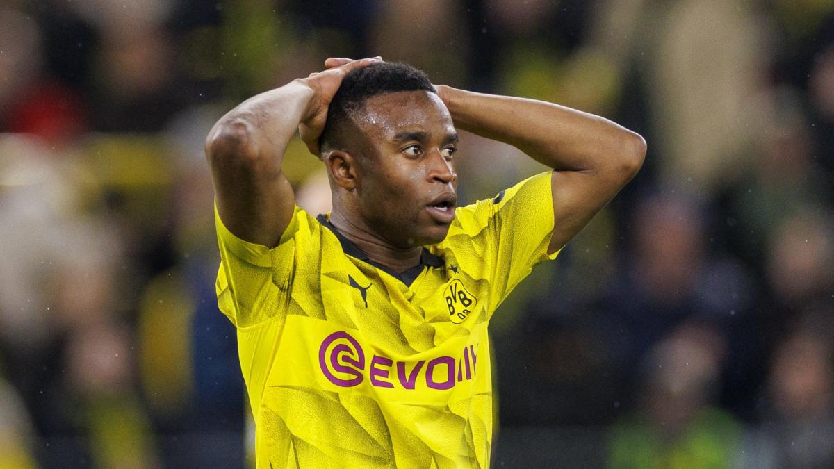 Dortmund: Youssoufa Moukoko charges Edin Terzic