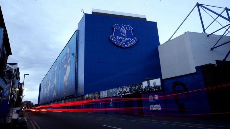 Everton: fans' anger after points withdrawal