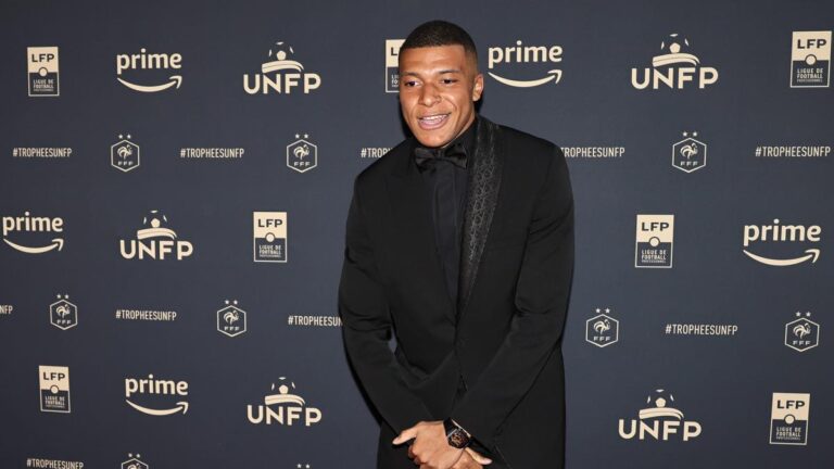 Kylian Mbappé's surprise appearance at the Olympia makes people happy