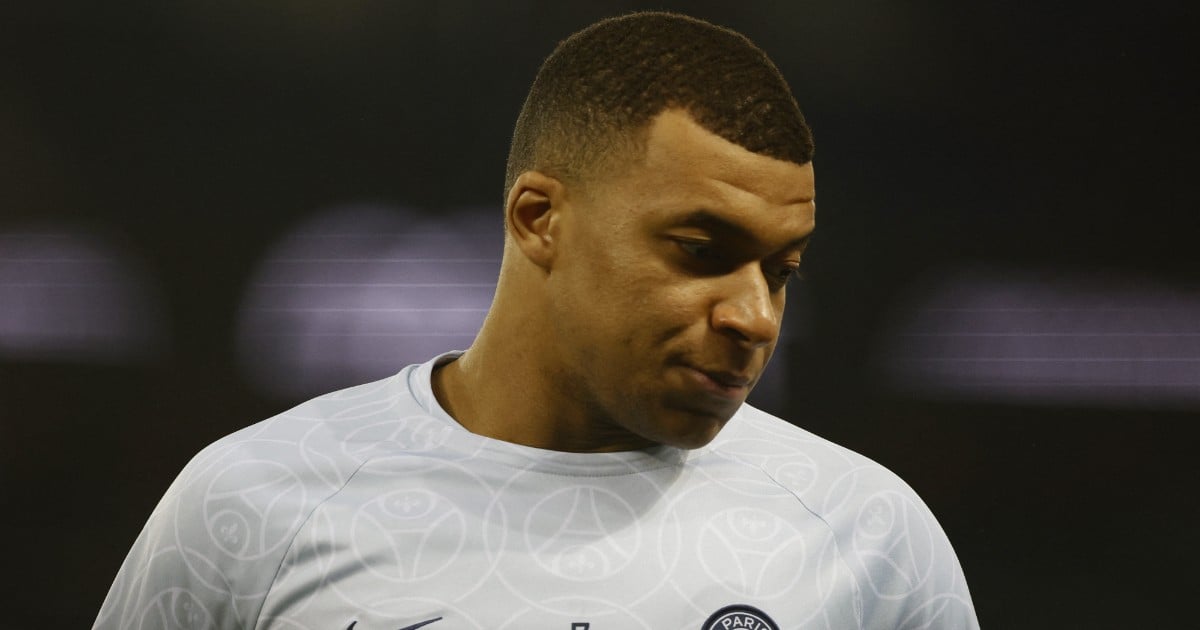 Mbappé, a superb attitude in the PSG locker room!  This player says it all