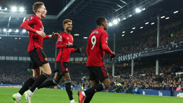 PL: Manchester United plays against Everton