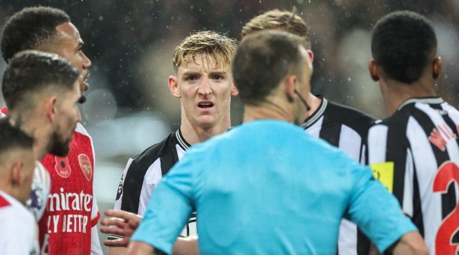 VAR: The incredible sequence during Newcastle-Arsenal