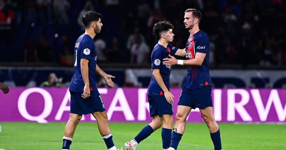 A PSG player suffers from illness