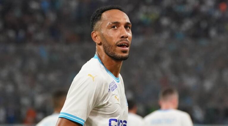Aubameyang does (much) better than Sanchez