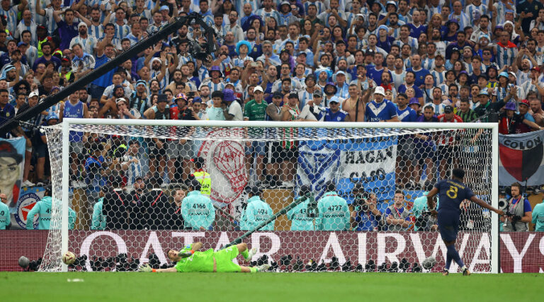 Emiliano Martinez is still paying Aurélien Tchouameni!