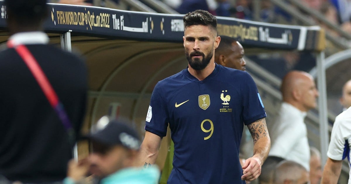 Giroud discusses his future in Blue