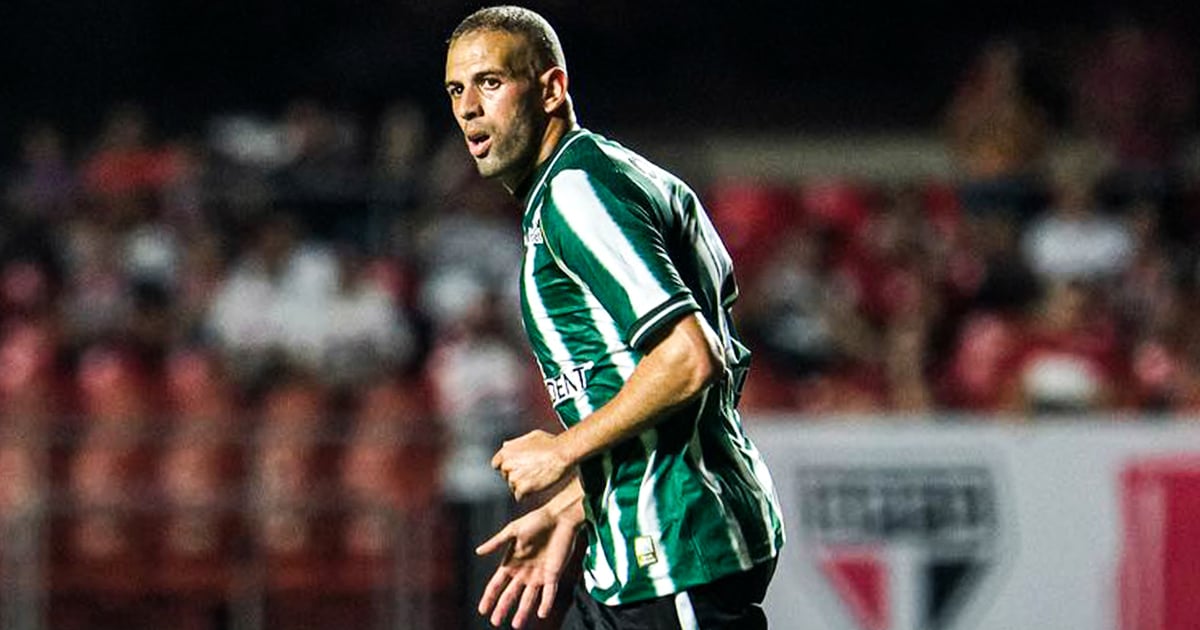 Islam Slimani back in France!