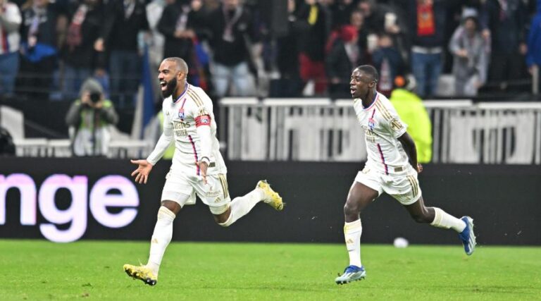 Lacazette in the gratin!