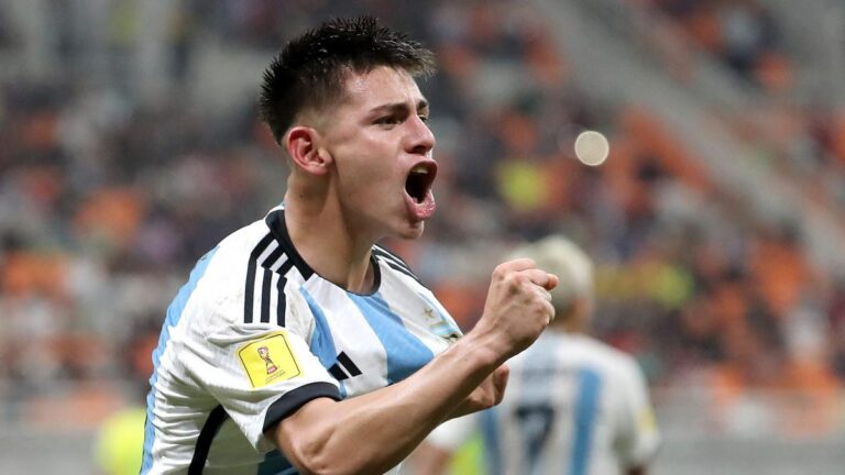Manchester City completes transfer of prodigy Claudio Echeverri