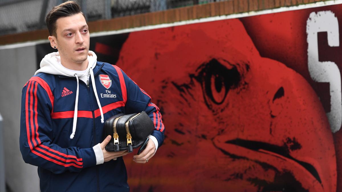 Mesut Özil's huge troll on Tottenham