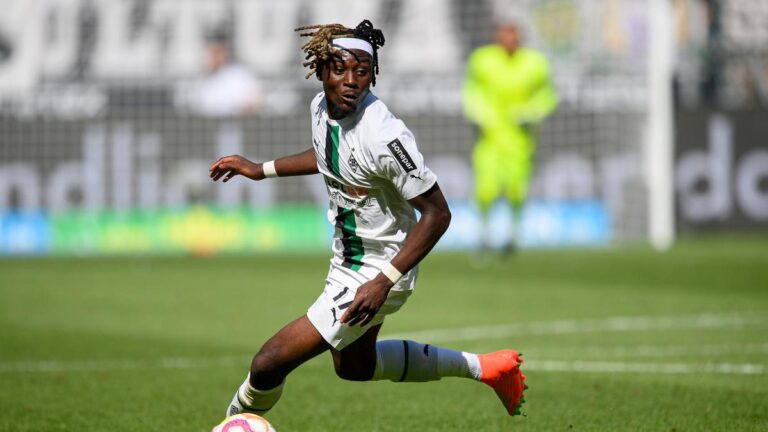 M'gladbach: Serie A clubs fight for Manu Koné