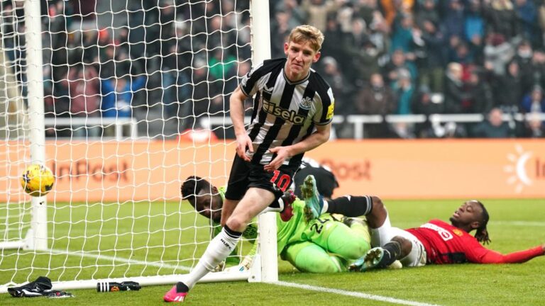 PL: Newcastle dominates a weak Manchester United