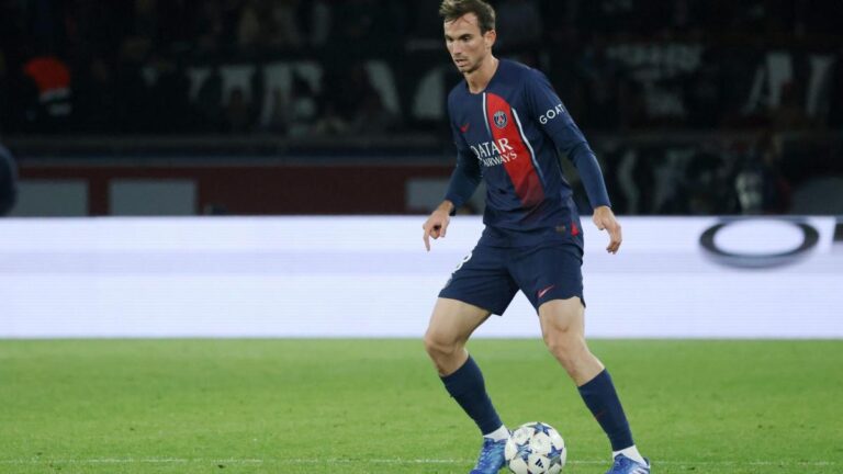 PSG: Fabian Ruiz taken out on a stretcher in Le Havre