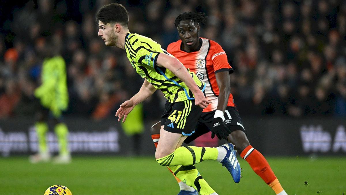 Premier League: Arsenal snatches a victory at the buzzer in a crazy match against Luton Town