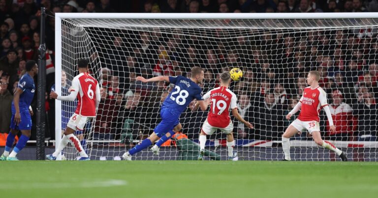 Showered by West Ham, Arsenal leaves the lead to Liverpool