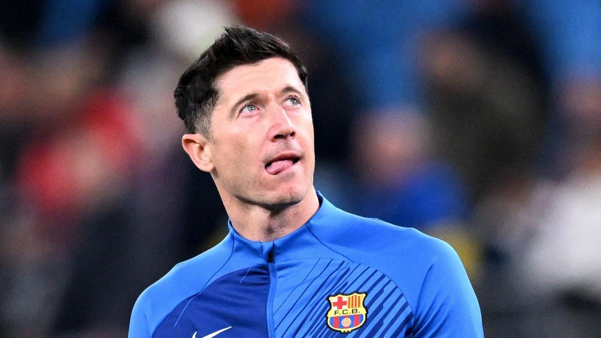 The virulent exchange between Xavi and Lewandowski at half-time of Barça-Almeria