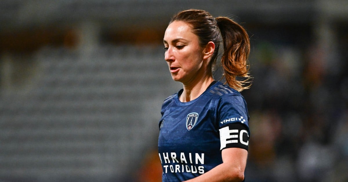 What is the salary of a Paris FC women's player?